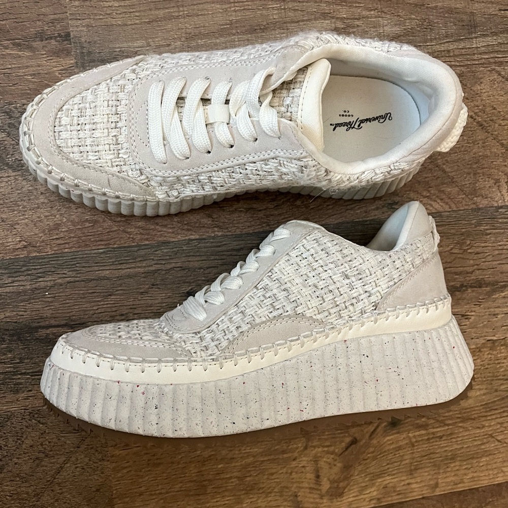 Universal Thread Off-White Persephone Sneakers - image 4